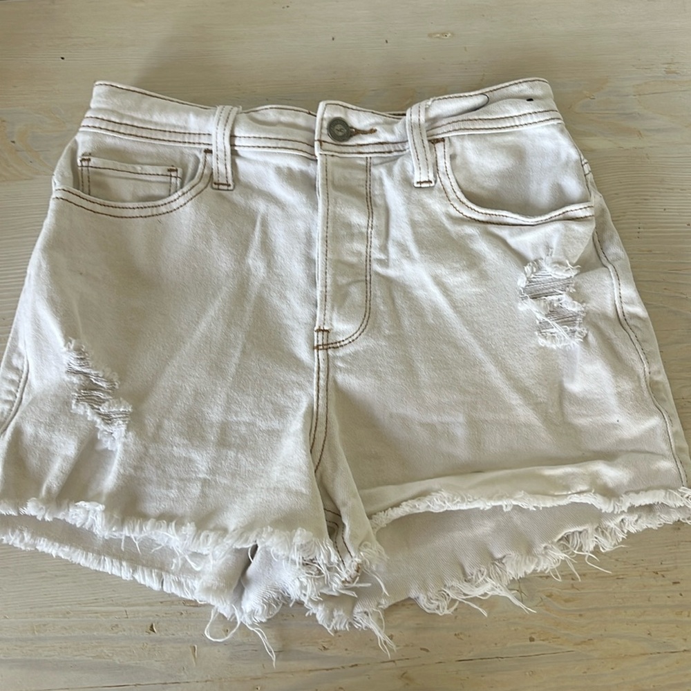 Hollister ultra High-Rise mom shorts 3” stretch denim sz 3, 26 white
